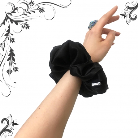 Óriás fekete selyem hajgumi (scrunchie) prémium minőségű szaténból. Átmérője kb. 16 cm