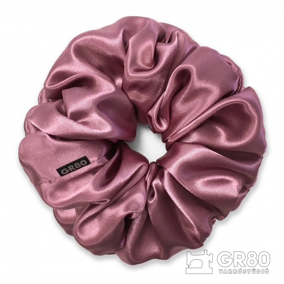 Óriás sötét mályva selyem hajgumi (scrunchie) prémium minőségű szaténból. Átmérője kb. 16-17 cm