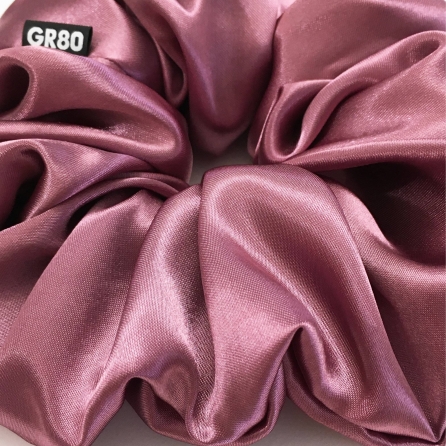 Óriás sötét mályva selyem hajgumi (scrunchie) prémium minőségű szaténból. Átmérője kb. 16-17 cm