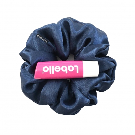 Sötétkék selyem hajgumi (scrunchie) prémium minőségű szaténból. Átmérője kb. 12 cm