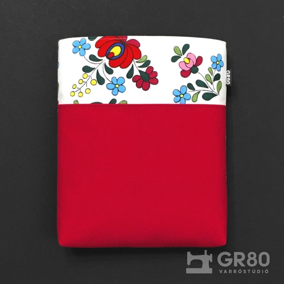 Fehér kalocsai mintás könyvtok, piros külső zsebbel - Textil könyvvédő
