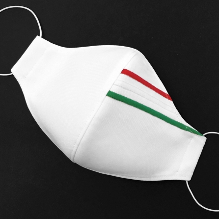 Magyar zászlóval hímzett arcmaszk, szűrővel, orrmerevítővel. Fehér színű